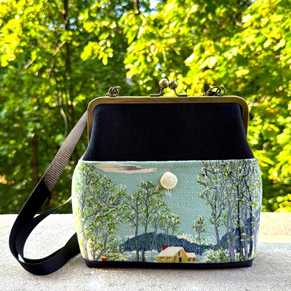 Chic Nature-Inspired Crossbody Bag
